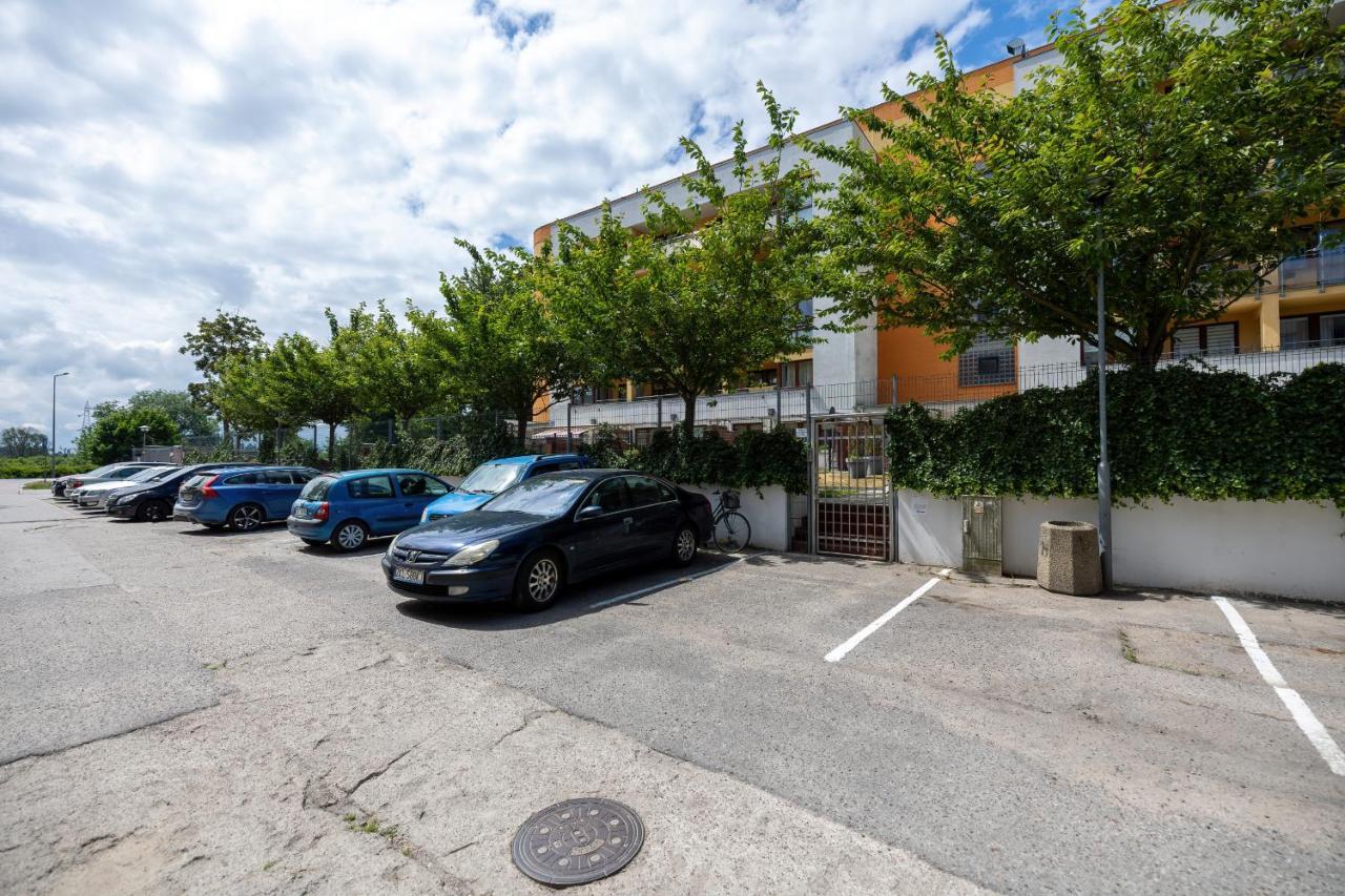 Apartamenty Wisniowy Sad By Noclegi Renters Kołobrzeg Exterior foto